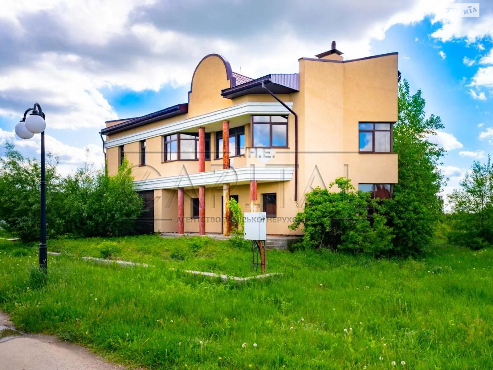 Продается дом на 2 этажа 430 кв. м с беседкой, цена: 240000 $ - фото 1