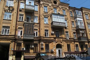 Продается 4-комнатная квартира 85 кв. м в Киеве, Саксаганского улица