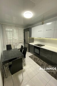 Продается 3-комнатная квартира 78 кв. м в Ивано-Франковске, цена: 71000 $