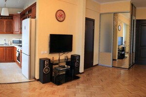 Продается 2-комнатная квартира 57 кв. м в Харькове, Урицкого улица