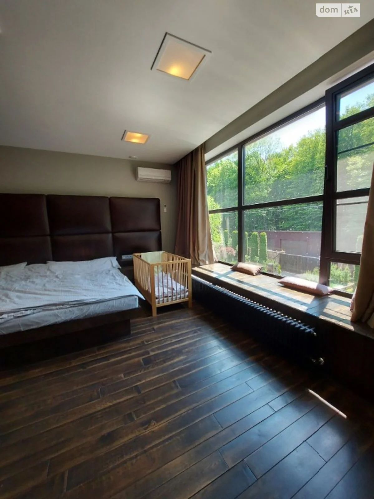 Продается дом на 3 этажа 469 кв. м с балконом, цена: 390000 $