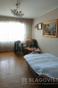 Продается 3-комнатная квартира 69 кв. м в Киеве, Прирічна вулиця