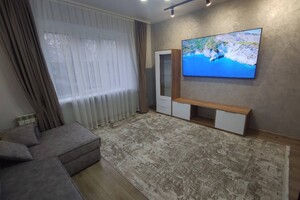 Продаж квартири, Чернівці, р‑н. Центр, Шкільна вулиця, буд. 5