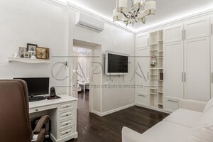 Продается 4-комнатная квартира 130 кв. м в Киеве, ул. Коновальца Евгения