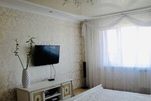 Продается 1-комнатная квартира 38 кв. м в Киеве, пл. Лукьяновская