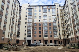 Продается 2-комнатная квартира 54.6 кв. м в Ивано-Франковске, ул. Черновола