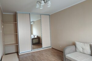 Продается 1-комнатная квартира 35 кв. м в Киеве, Милославская улица