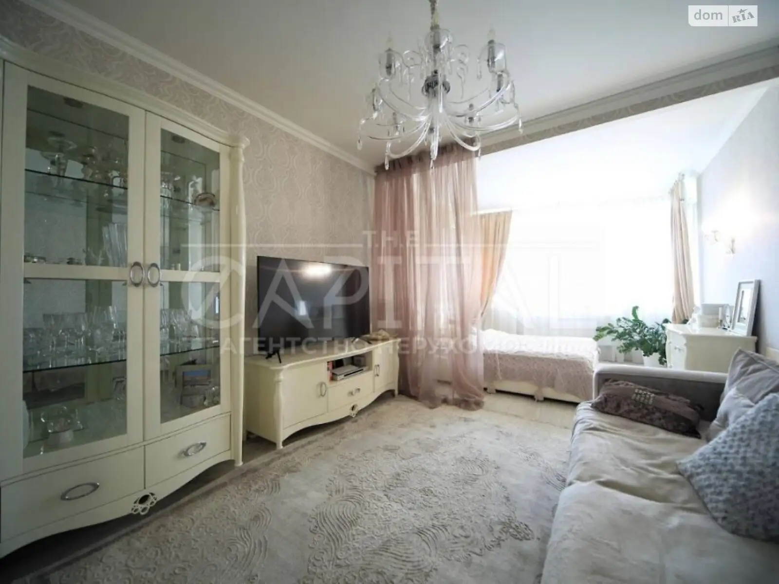 Продается 1-комнатная квартира 56 кв. м в Киеве, ул. Вышгородская - фото 1
