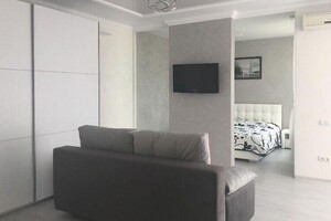 Продается 2-комнатная квартира 47 кв. м в Киеве, Практичная улица