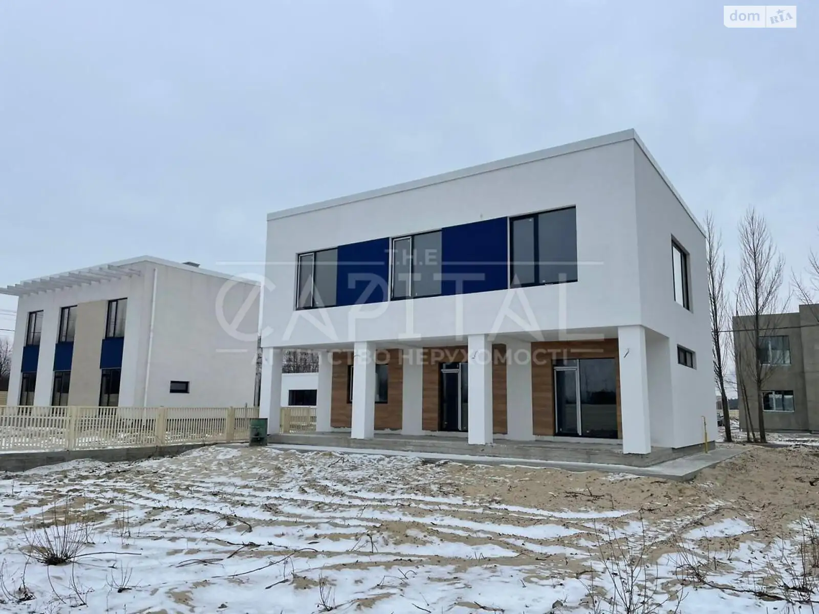 Продается дом на 2 этажа 190 кв. м с камином, цена: 260000 $ - фото 1