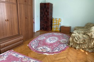 Продается дом на 3 этажа 300 кв. м с верандой, цена: 84000 $