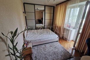 Продается 2-комнатная квартира 56 кв. м в Киеве, ул. Флоренции
