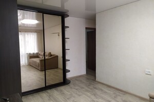 Продается 3-комнатная квартира 58 кв. м в Кривом Роге, Камінського Юрія