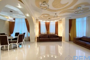 Продается 2-комнатная квартира 118 кв. м в Одессе, Французский бульвар