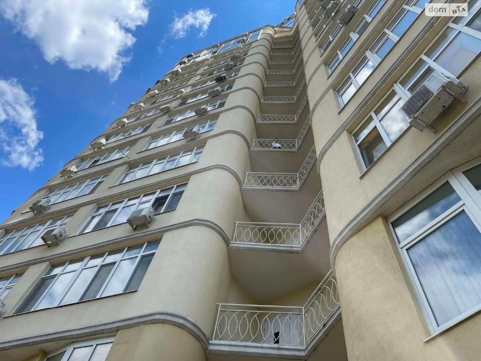 Продается 1-комнатная квартира 63.7 кв. м в Одессе, пер. Удельный, 6 - фото 1