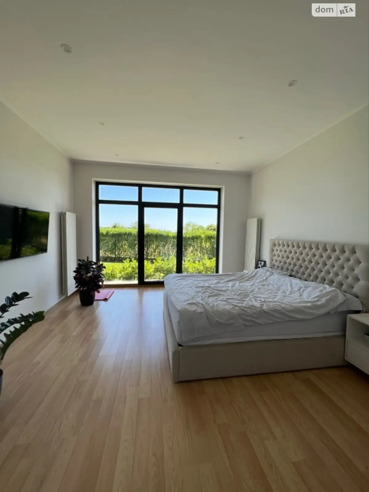 Продается одноэтажный дом 220 кв. м с садом, цена: 350000 $