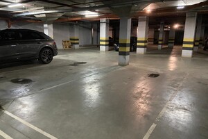Продается подземный паркинг под легковое авто на 17.6 кв. м, цена: 20000 $