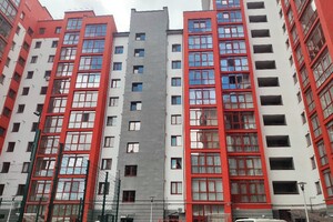 Продается 4-комнатная квартира 124 кв. м в Ивано-Франковске, Симоненко Василия (Савельева) улица