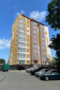 Продается 3-комнатная квартира 88 кв. м в Черновцах, ул. Шухевича Романа