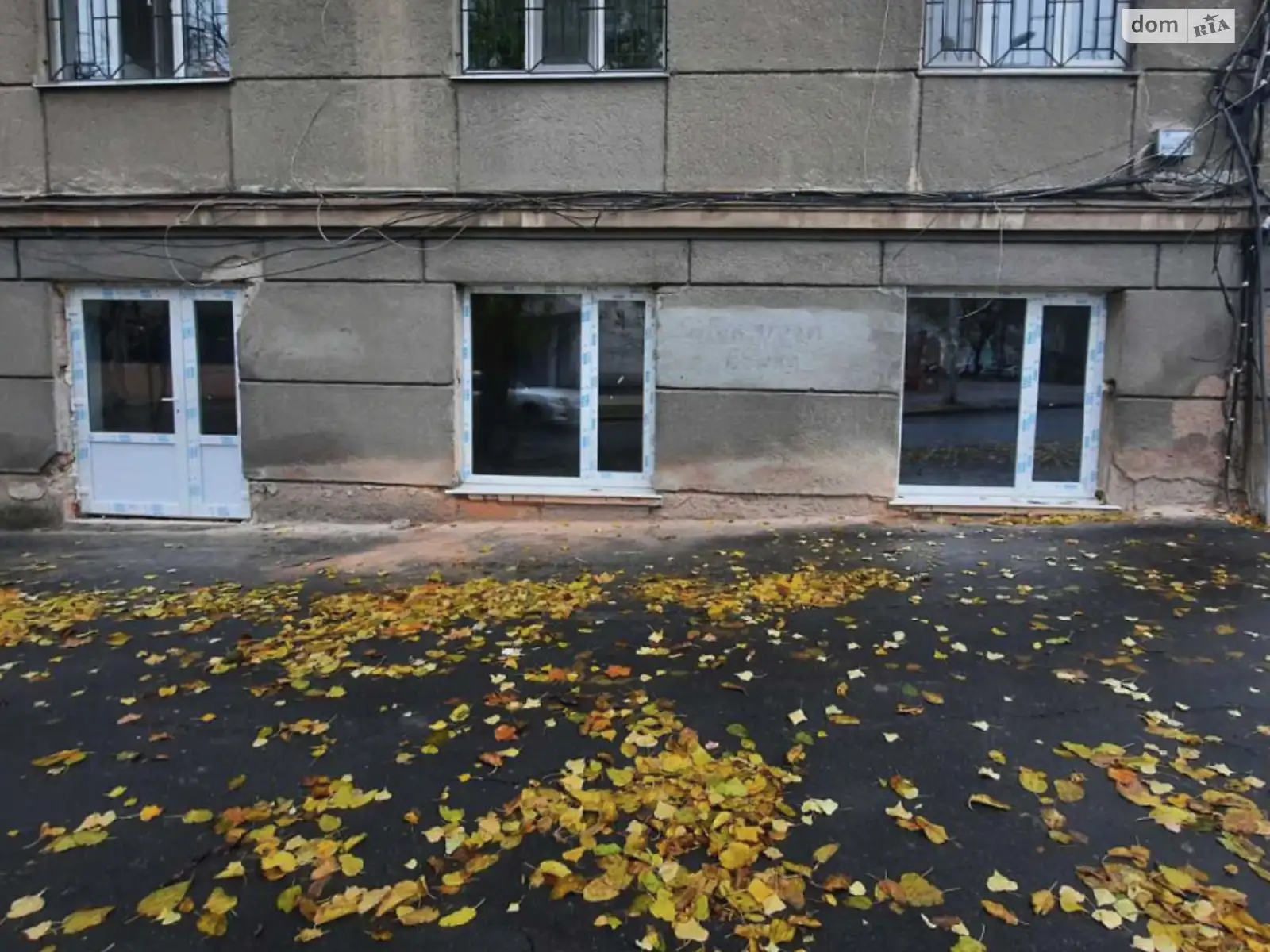 Продається офіс 65 кв. м в бізнес-центрі, цена: 35000 $