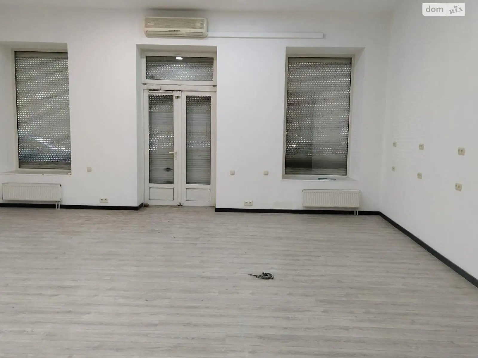 Продается офис 92 кв. м в бизнес-центре, цена: 395000 $