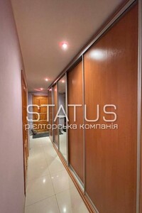 Продается 3-комнатная квартира 61 кв. м в Полтаве, Героев АТО (Красина) улица