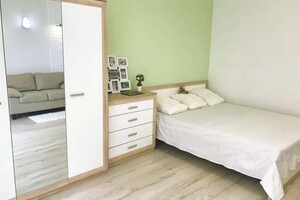 Продается 1-комнатная квартира 53 кв. м в Киеве, Драгоманова улица