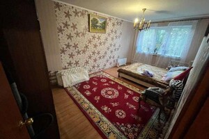 Продается 3-комнатная квартира 65 кв. м в Харькове, Познанская улица