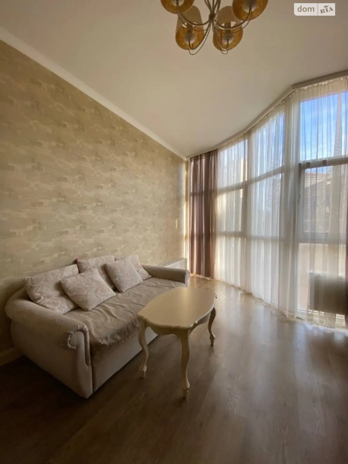 Продается 1-комнатная квартира 64 кв. м в Одессе, пер. Сабанский, 3 - фото 1