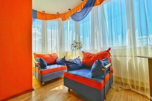 Продается 1-комнатная квартира 65 кв. м в Киеве, Анны Ахматовой улица
