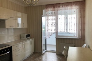 Продается 2-комнатная квартира 80 кв. м в Киеве, просп. Победы