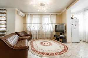 Продается 1-комнатная квартира 207 кв. м в Киеве, Анны Ахматовой улица