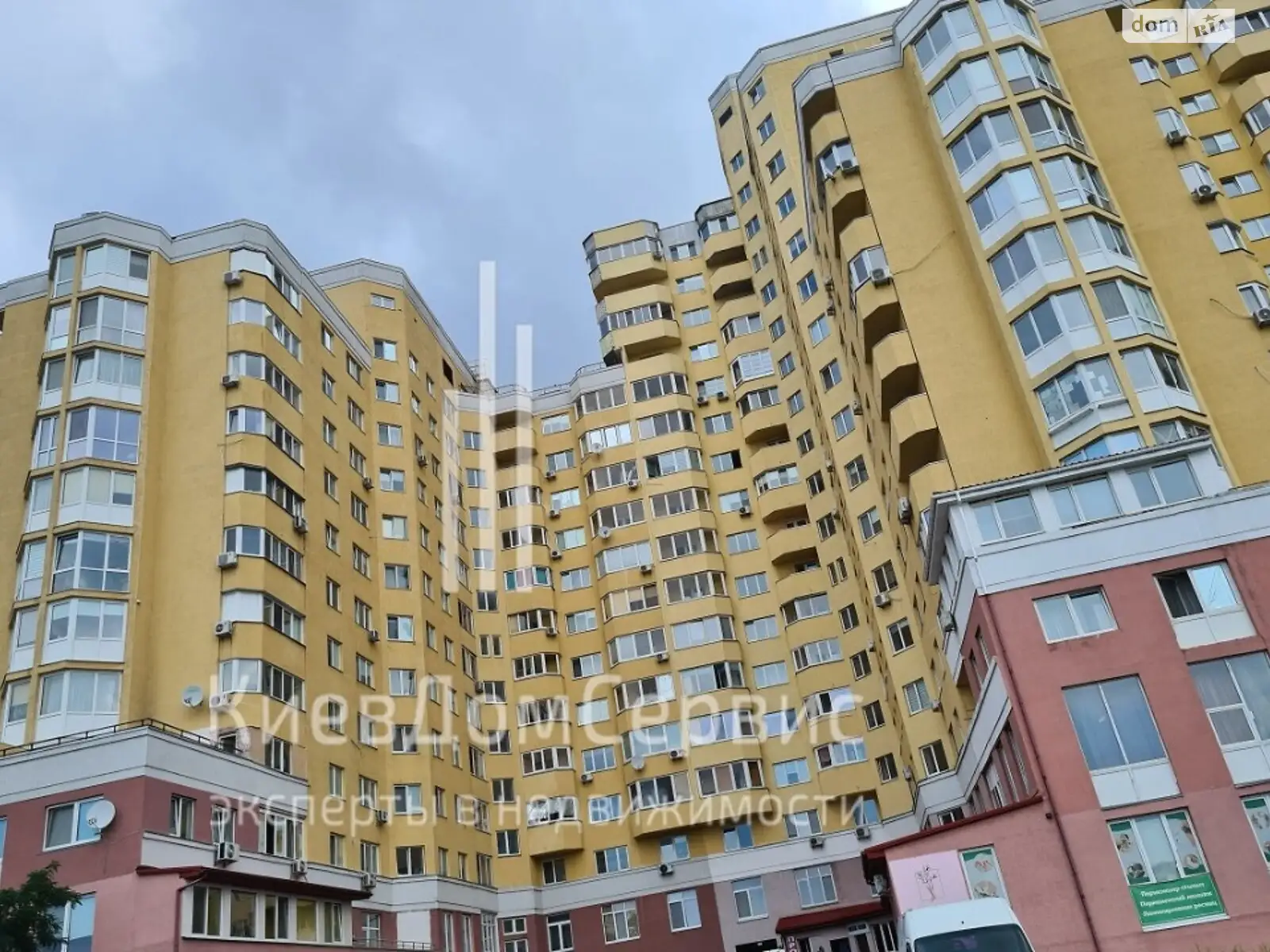 Продается 3-комнатная квартира 96 кв. м в Киеве, ул. Евгения Харченка, 47А