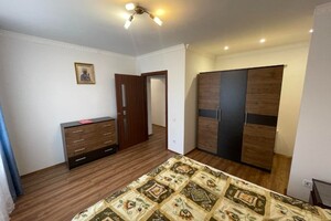 Продается 2-комнатная квартира 65 кв. м в Ивано-Франковске, цена: 52000 $