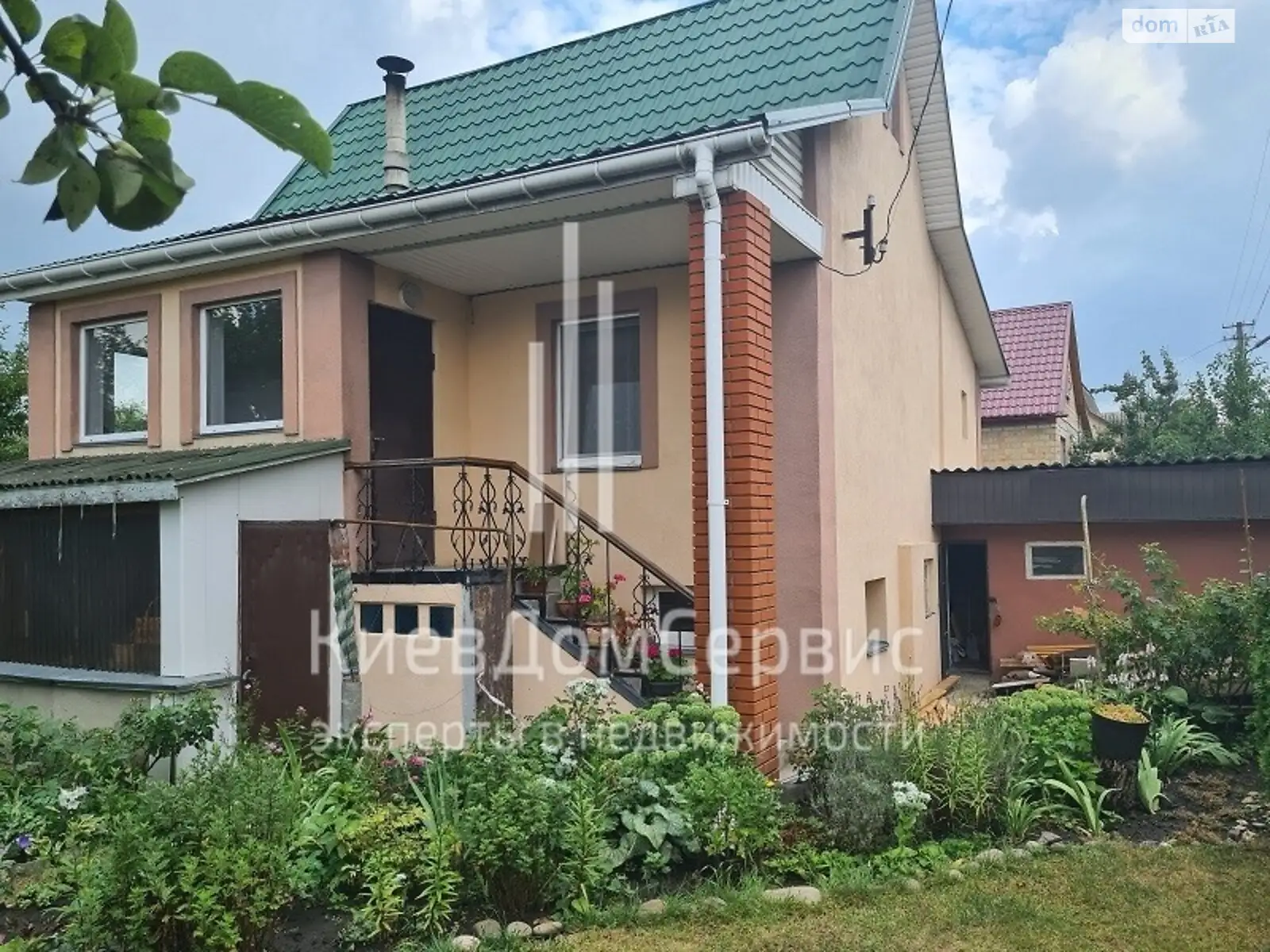 Продается дом на 2 этажа 90 кв. м с гаражом, цена: 75000 $