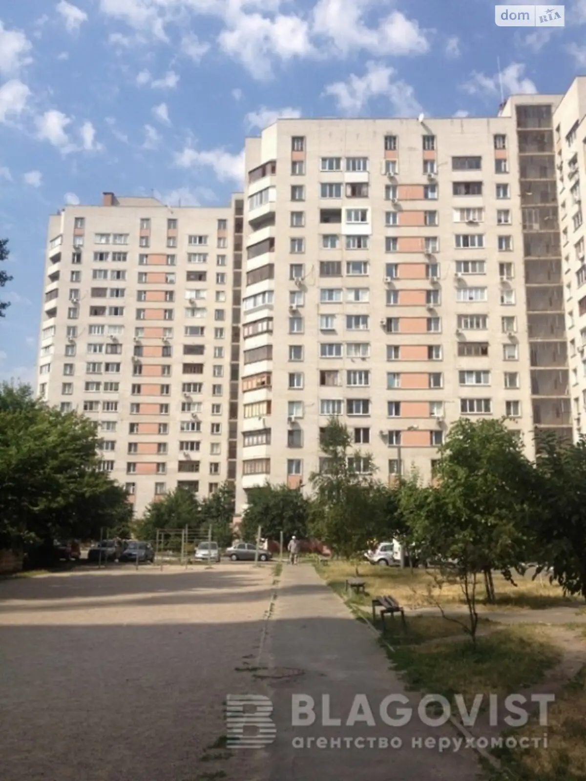 Продается 3-комнатная квартира 90 кв. м в Киеве, ул. Верховинная, 10