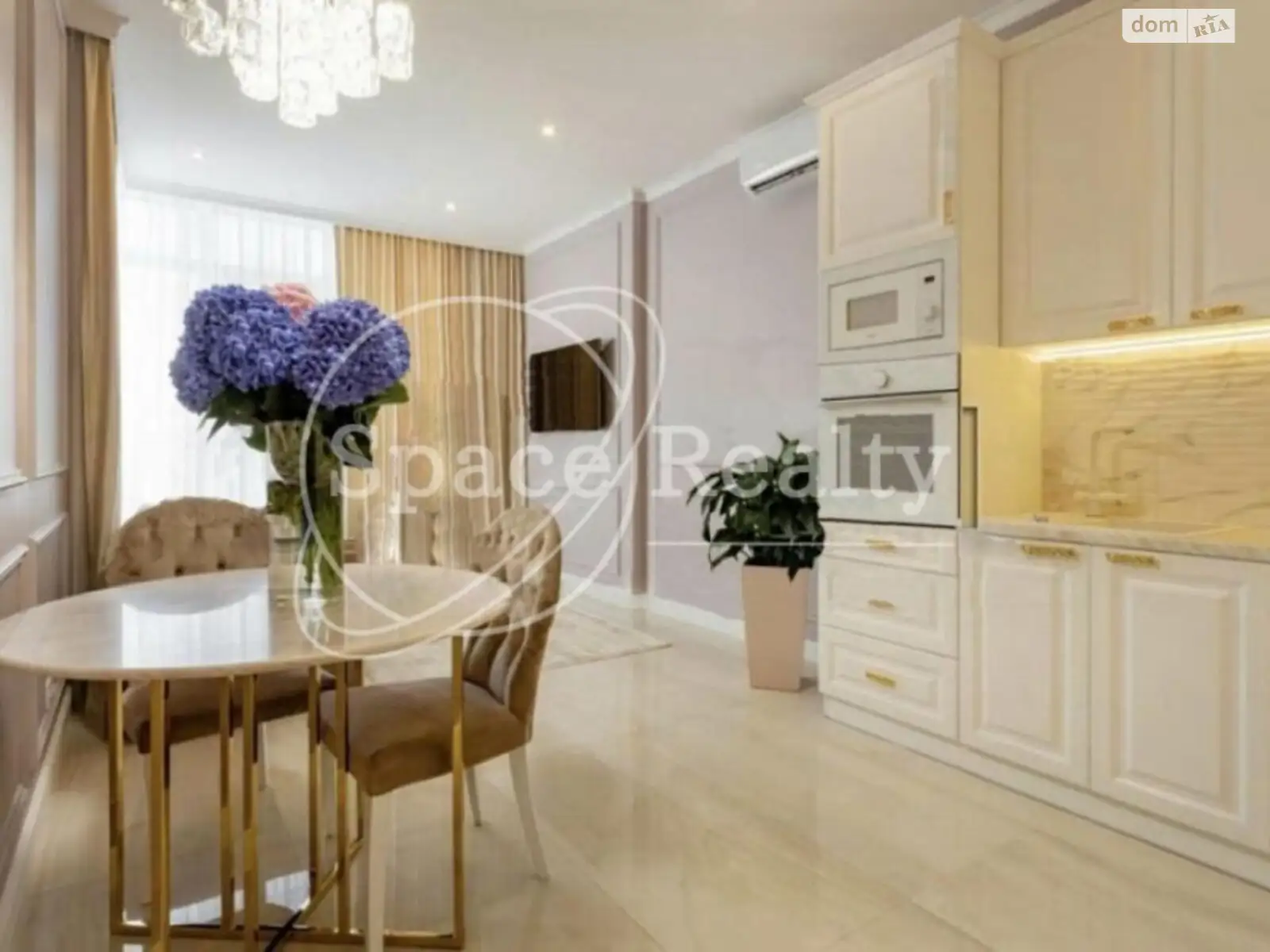 Продается 2-комнатная квартира 55 кв. м в Киеве, ул. Маккейна Джона, 7 - фото 1