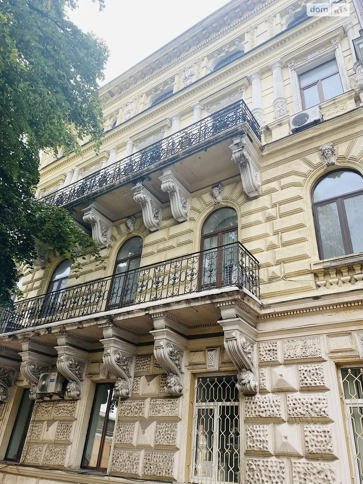 Продается 4-комнатная квартира 298 кв. м в Одессе, ул. Дерибасовская, 3 - фото 1