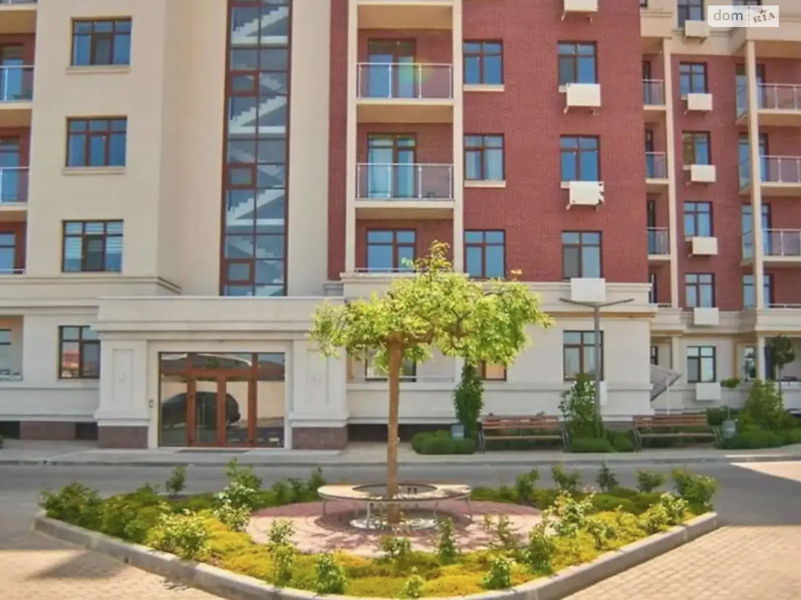 Продается 2-комнатная квартира 69 кв. м в Одессе, ул. Трамвайная, 31 - фото 1