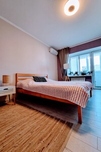Продается 3-комнатная квартира 87 кв. м в Киеве, ул. Тарасовская