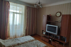 Продается 3-комнатная квартира 65 кв. м в Днепре, Петровского площадь