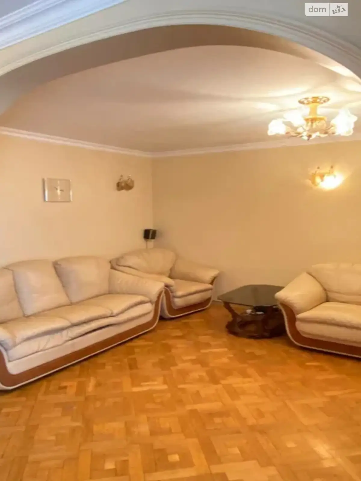 Продается 3-комнатная квартира 102 кв. м в Одессе, просп. Академика Глушко