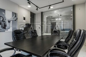 Продається офіс 123 кв. м в бізнес-центрі, цена: 520000 $