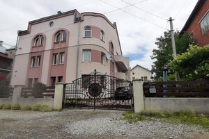 Продається 3-кімнатна квартира 175.4 кв. м у Івано-Франківську, Святослава Князя