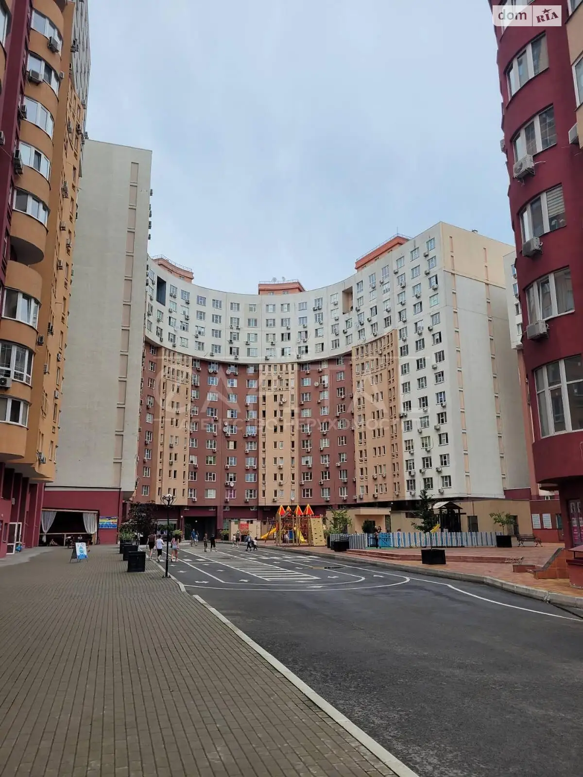 Продается 3-комнатная квартира 124 кв. м в Киеве, ул. Федора Эрнста