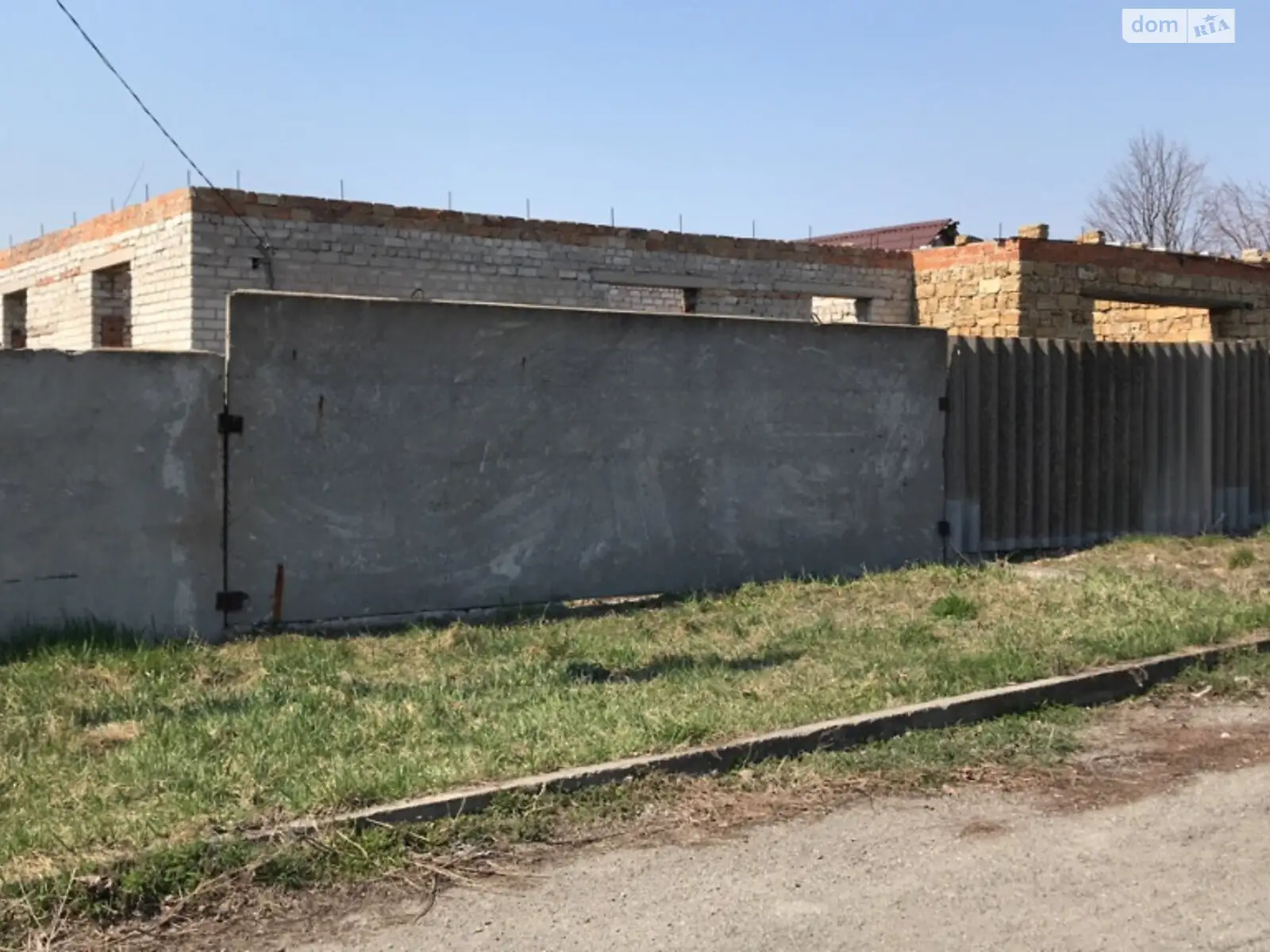 Продается одноэтажный дом 175 кв. м с камином, цена: 14700 $ - фото 1