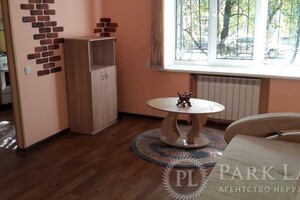 Продается 1-комнатная квартира 32 кв. м в Киеве, Дорогожицкая улица