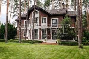 Продается дом на 3 этажа 800 кв. м с садом, цена: 1800000 $