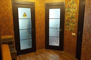 Продается 5-комнатная квартира 42 кв. м в Киеве, Козицкого Филиппа