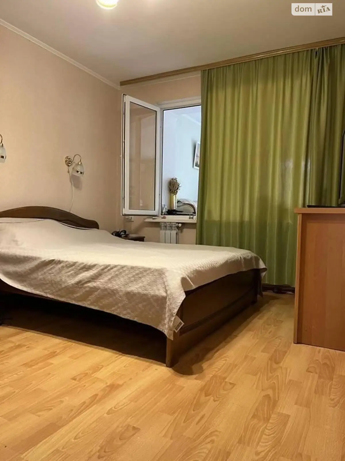 Продается 3-комнатная квартира 75.6 кв. м в Черноморске, ул. Парковая